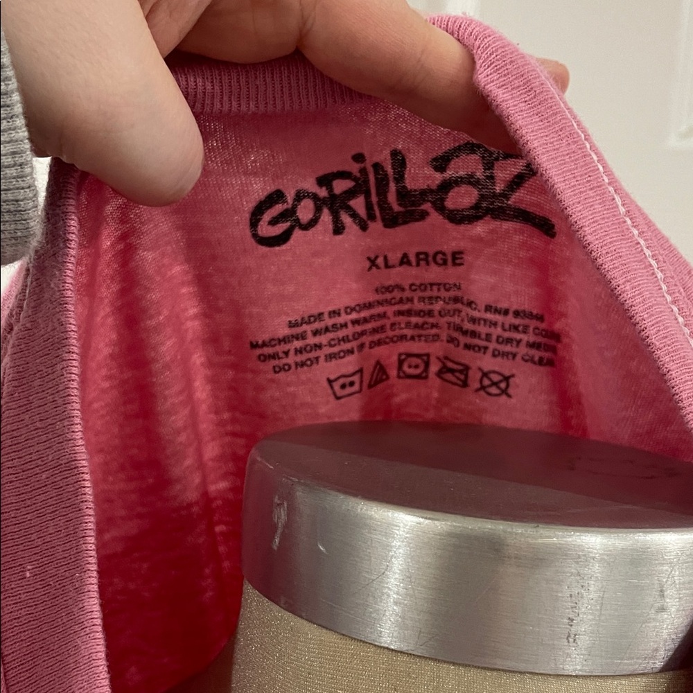 Pink Gorillaz men’s Graphic T-Shirt - Picture 4 of 4
